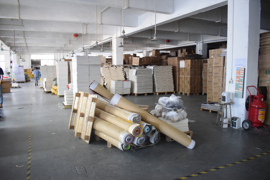 GUANGZHOU YM PACKAGE PRODUCTS CO.,LTD. linha de produção do fabricante