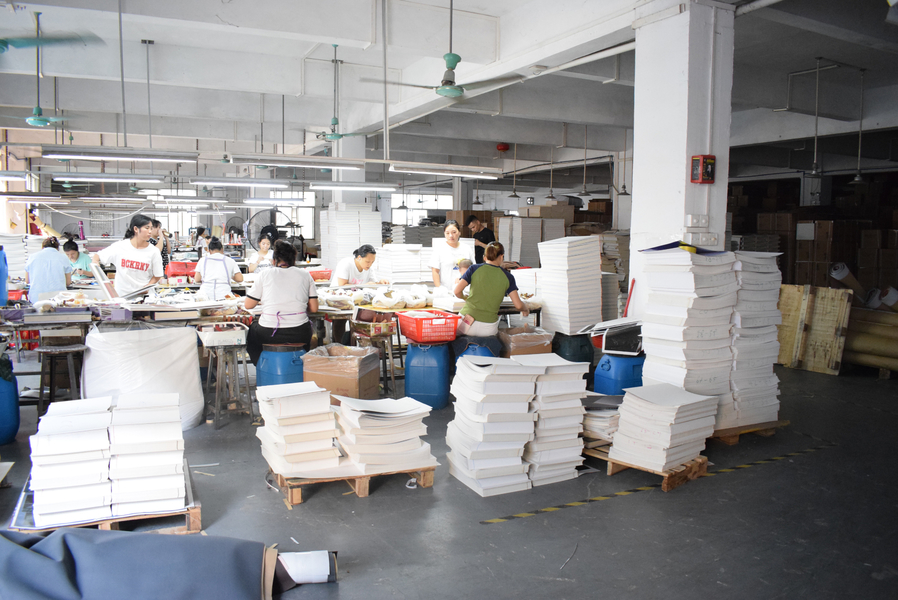 GUANGZHOU YM PACKAGE PRODUCTS CO.,LTD. linha de produção do fabricante