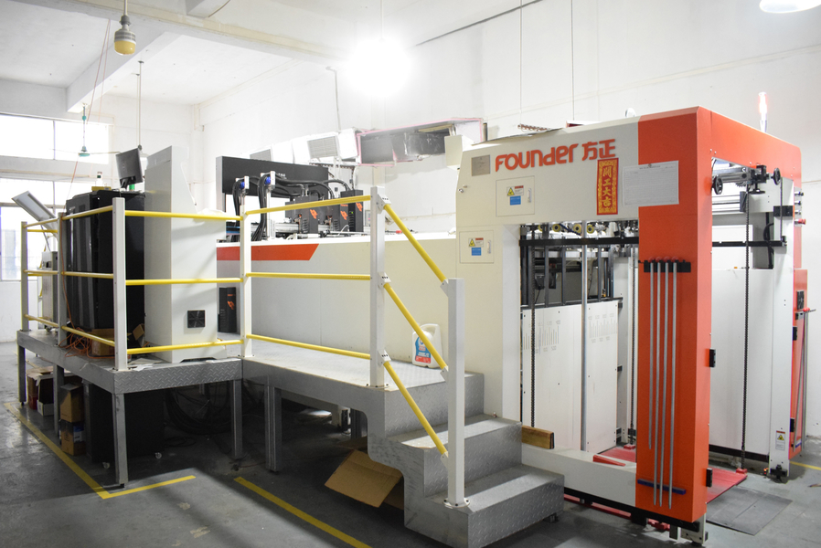 GUANGZHOU YM PACKAGE PRODUCTS CO.,LTD. linha de produção do fabricante