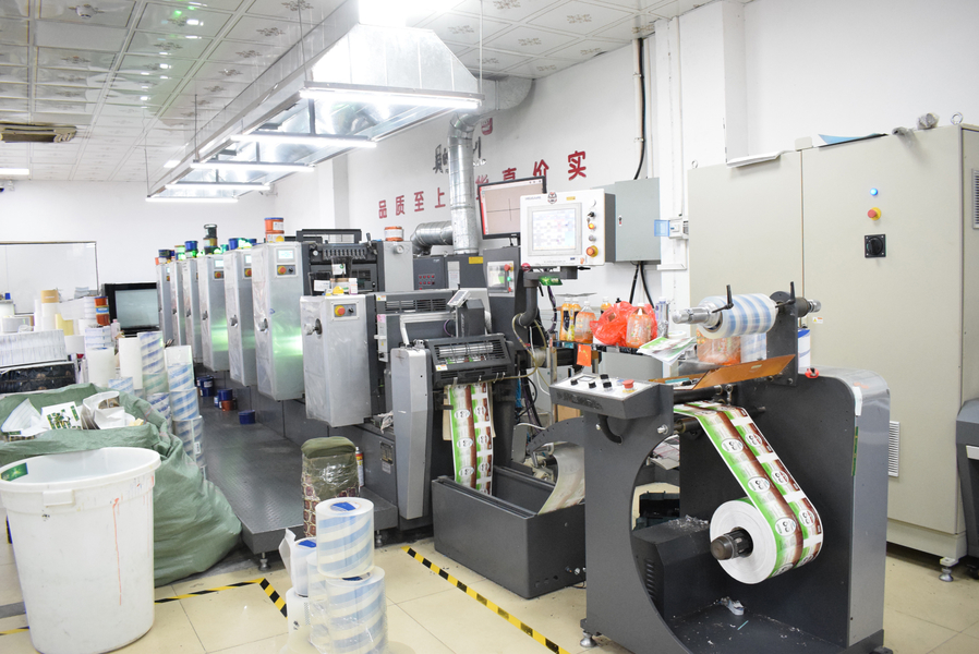 GUANGZHOU YM PACKAGE PRODUCTS CO.,LTD. linha de produção do fabricante