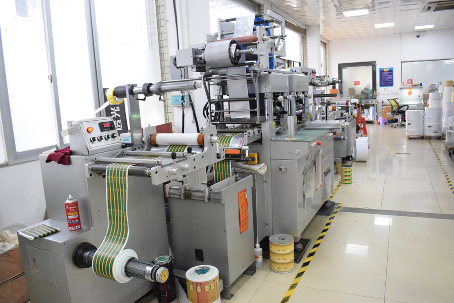 GUANGZHOU YM PACKAGE PRODUCTS CO.,LTD. linha de produção do fabricante