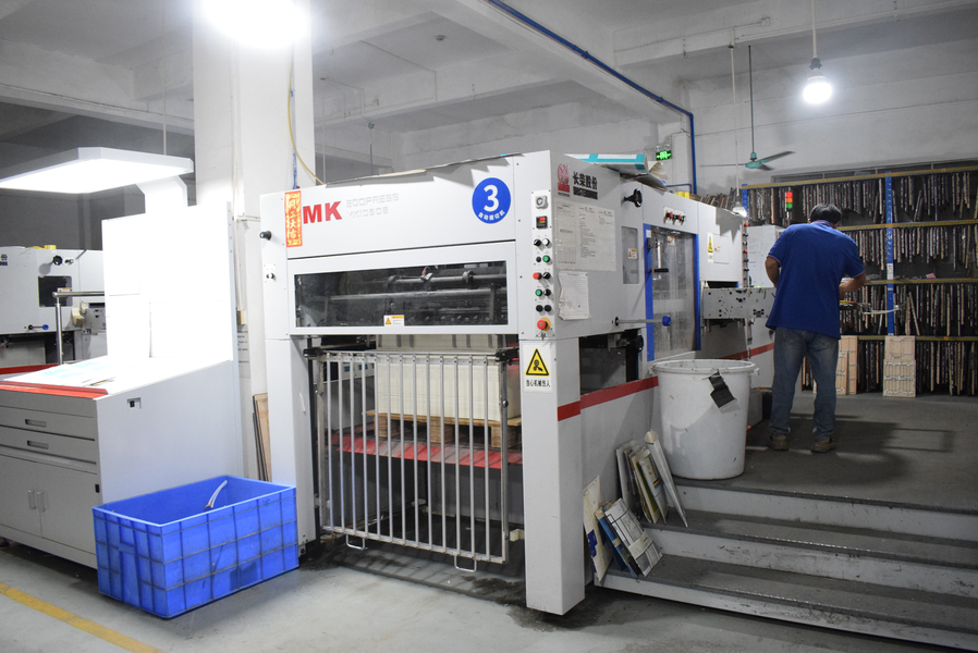 GUANGZHOU YM PACKAGE PRODUCTS CO.,LTD. linha de produção do fabricante