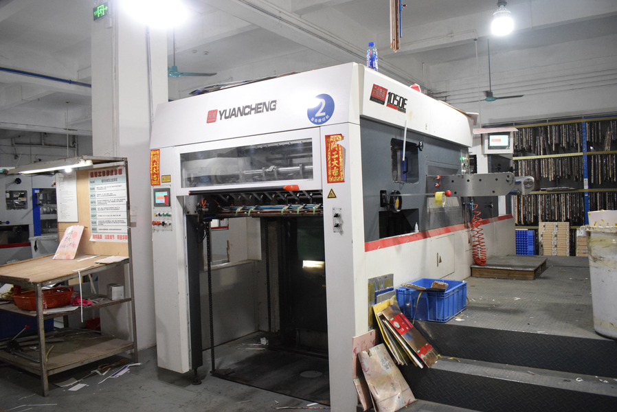 GUANGZHOU YM PACKAGE PRODUCTS CO.,LTD. linha de produção do fabricante