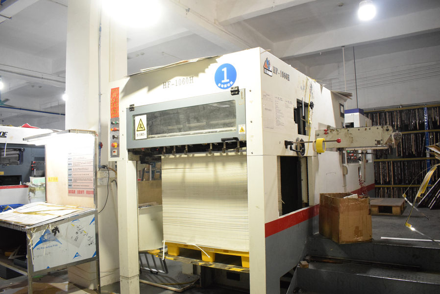 GUANGZHOU YM PACKAGE PRODUCTS CO.,LTD. linha de produção do fabricante