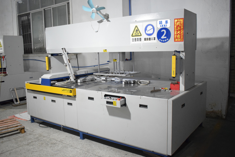 GUANGZHOU YM PACKAGE PRODUCTS CO.,LTD. linha de produção do fabricante