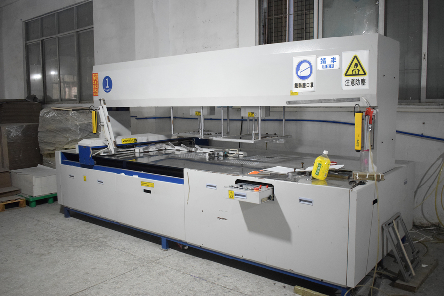 GUANGZHOU YM PACKAGE PRODUCTS CO.,LTD. linha de produção do fabricante