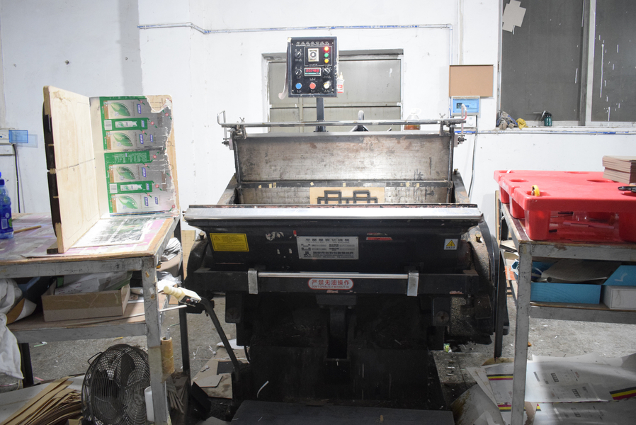 GUANGZHOU YM PACKAGE PRODUCTS CO.,LTD. linha de produção do fabricante