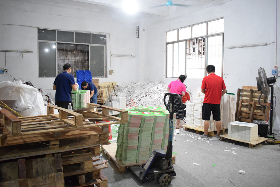 GUANGZHOU YM PACKAGE PRODUCTS CO.,LTD. linha de produção do fabricante