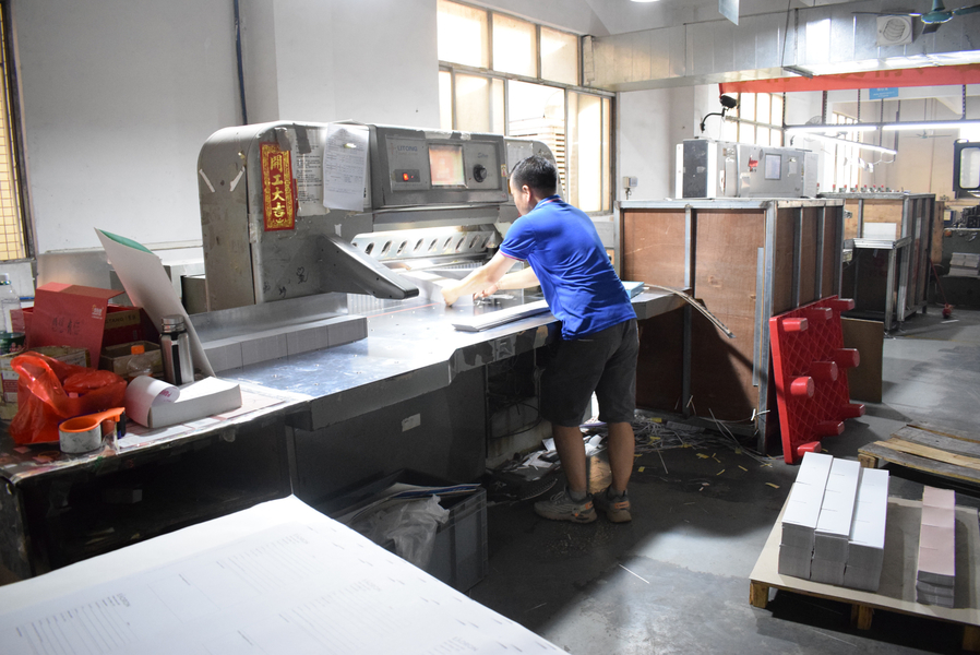 GUANGZHOU YM PACKAGE PRODUCTS CO.,LTD. linha de produção do fabricante