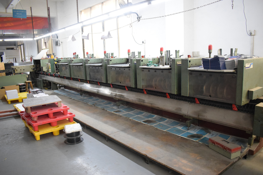 GUANGZHOU YM PACKAGE PRODUCTS CO.,LTD. linha de produção do fabricante