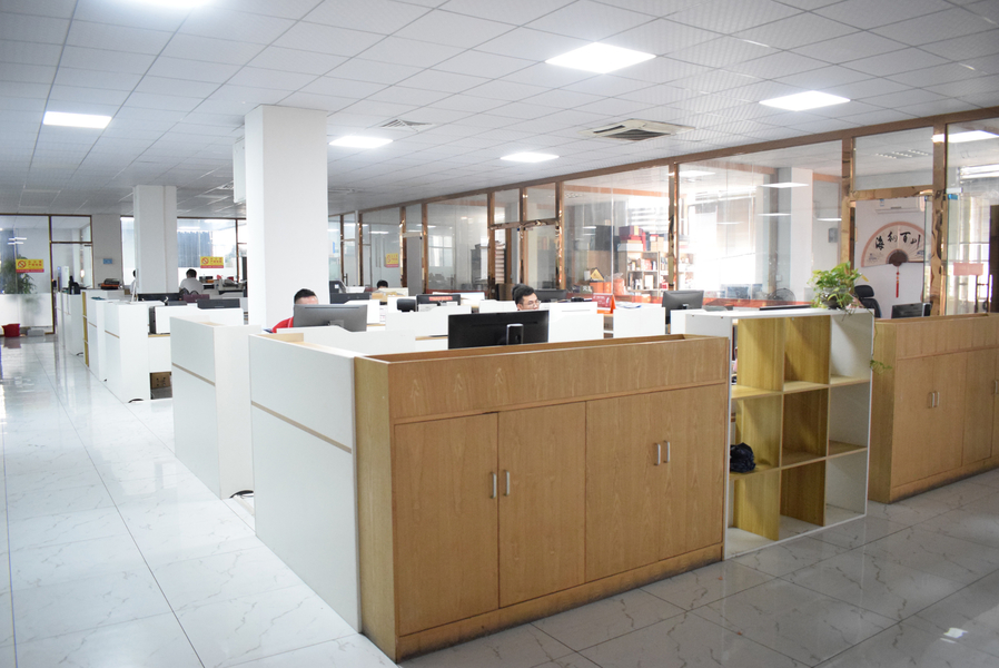GUANGZHOU YM PACKAGE PRODUCTS CO.,LTD. linha de produção do fabricante