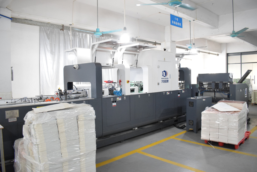GUANGZHOU YM PACKAGE PRODUCTS CO.,LTD. linha de produção do fabricante
