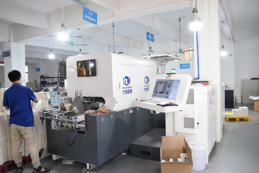 GUANGZHOU YM PACKAGE PRODUCTS CO.,LTD. linha de produção do fabricante