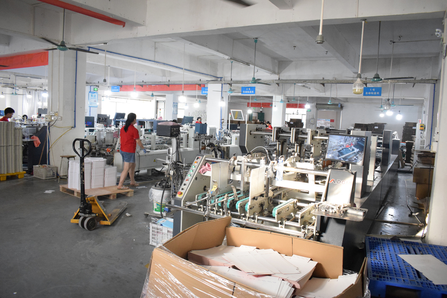 GUANGZHOU YM PACKAGE PRODUCTS CO.,LTD. linha de produção do fabricante