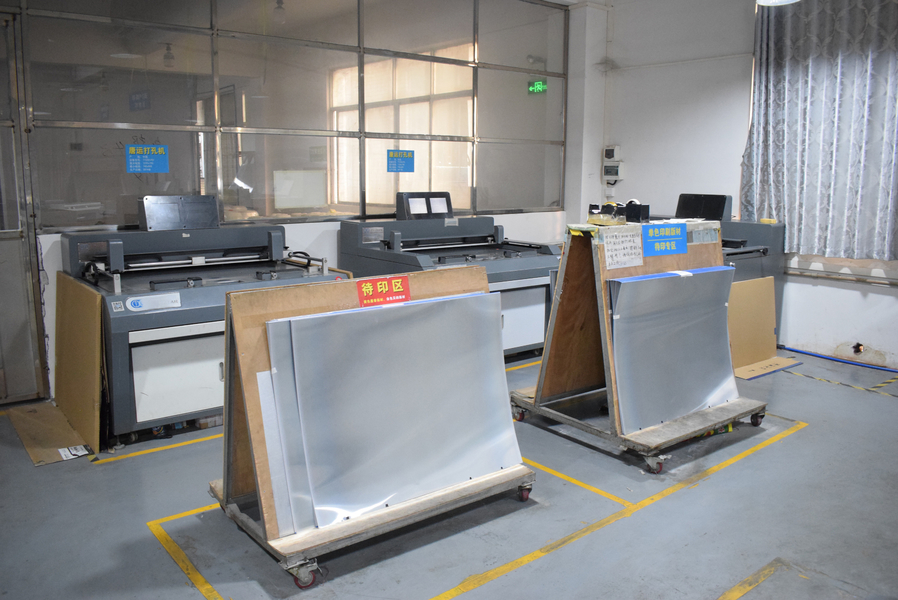 GUANGZHOU YM PACKAGE PRODUCTS CO.,LTD. linha de produção do fabricante