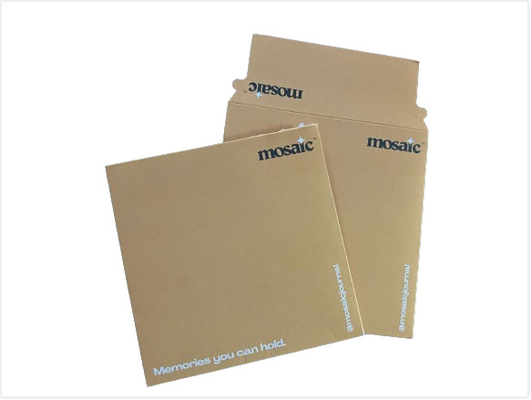 Envelopes de papel kraft branco com impressão de logotipo personalizado para transporte seguro