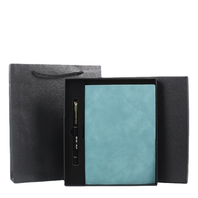 Scenário de uso acadêmico Notebook de couro personalizado com capa personalizada de tamanho A5